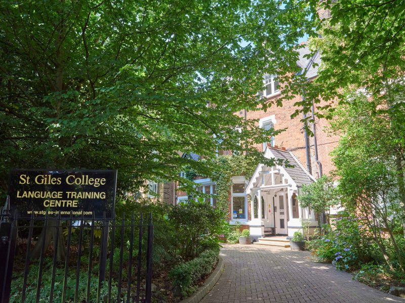 St Giles Dil Okulu Londra